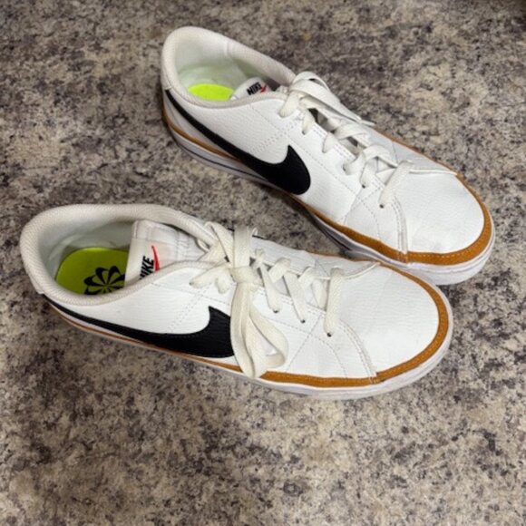 Nike Court Legacy Women's Size 9.5 - Picture 2 of 5